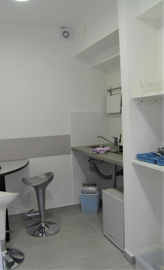 Vicencin Place Downtown Studio Apartments Σίμπενικ Εξωτερικό φωτογραφία