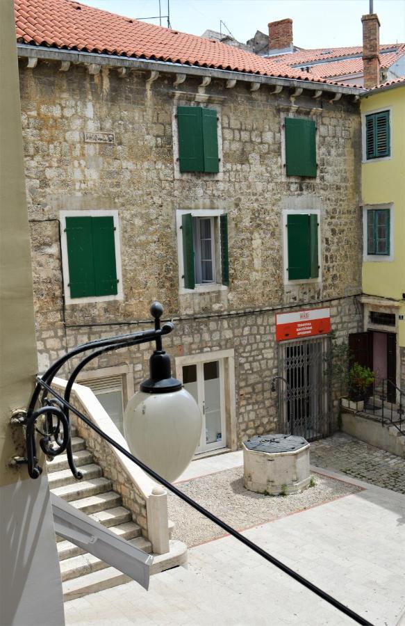 Vicencin Place Downtown Studio Apartments Σίμπενικ Εξωτερικό φωτογραφία