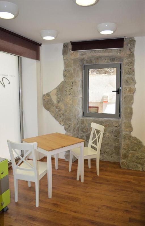 Vicencin Place Downtown Studio Apartments Σίμπενικ Εξωτερικό φωτογραφία